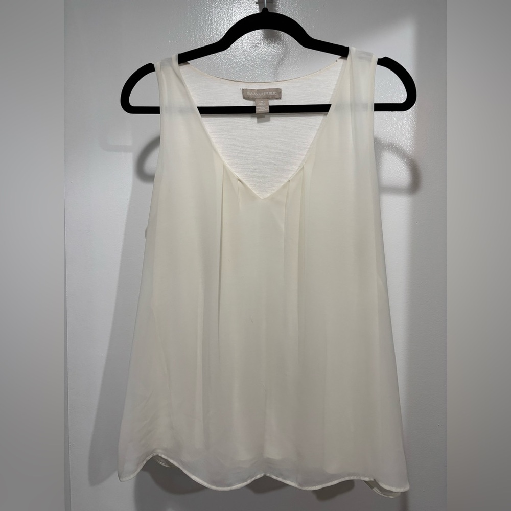 Banana Republic Cream V-Neck Sleeveless Tank Medium
